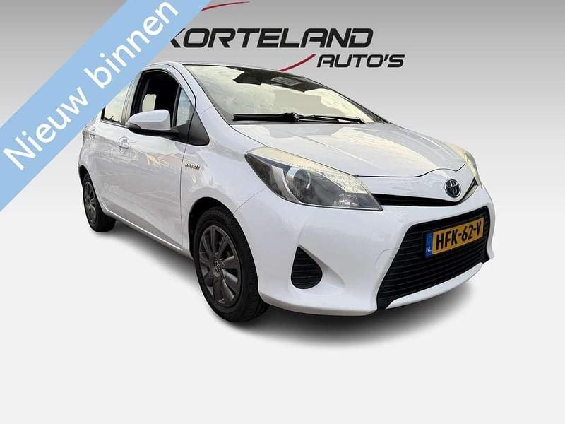 Wit Occasion 2014 Toyota Yaris Hybrid Comfort Hatchback | € 9.450 (Goede deal) - Afbeelding 1/4