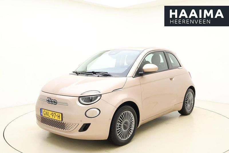 Rood Occasion 2024 Fiat 500e Urban Hatchback | € 19.950 (Eerlijke prijs) - Afbeelding 1/3