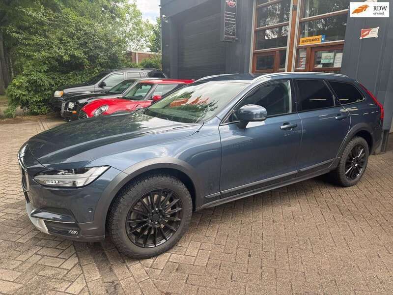 Blauw Gebruikt 2018 Volvo V90 CC Pro Stationwagen | € 31.499 (Goede deal) - Afbeelding 1/4
