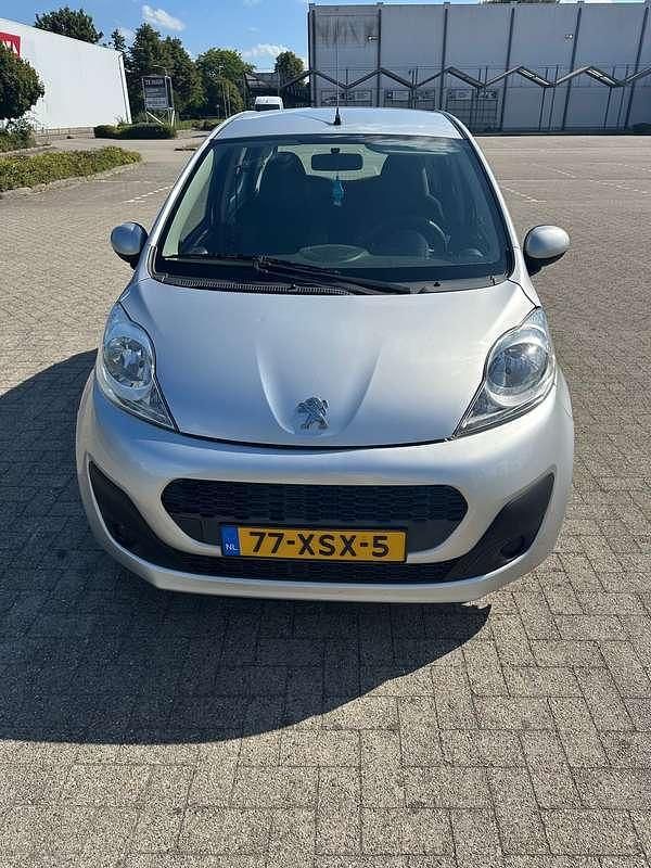 Zilver Gebruikt 2012 Peugeot 107 Access Hatchback | € 3.500 (Eerlijke prijs) - Afbeelding 1/4