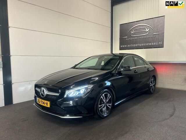Zwart Gebruikt 2019 Mercedes CLA180 Ambition Sedan | € 21.950 (Goede deal) - Afbeelding 1/4