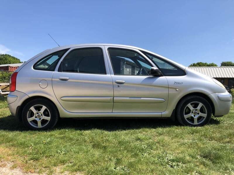 Grijs Gebruikt 2005 Citroën Xsara Picasso Attraction MPV | € 1.695 (Eerlijke prijs) - Afbeelding 1/4
