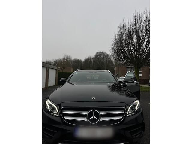 Zwart Gebruikt 2019 Mercedes E200 AMG Stationwagen | € 22.900 - Afbeelding 1/4