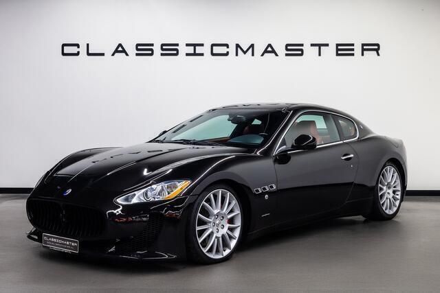 Zwart, metallic lak Gebruikt 2008 Maserati Granturismo Coupé | € 47.950 - Afbeelding 1/4