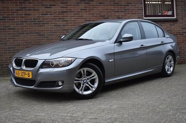 Grijs Gebruikt 2009 BMW 316 Sedan | € 7.949 (Eerlijke prijs) - Afbeelding 1/4