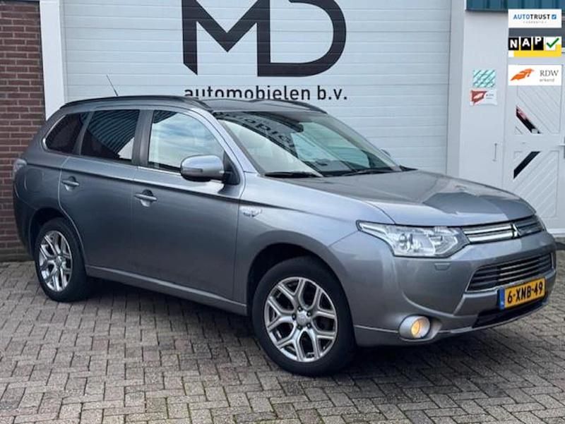 Grijs Occasion 2014 Mitsubishi Outlander P-HEV Edition SUV | € 7.995 (Super prijs) - Afbeelding 1/4