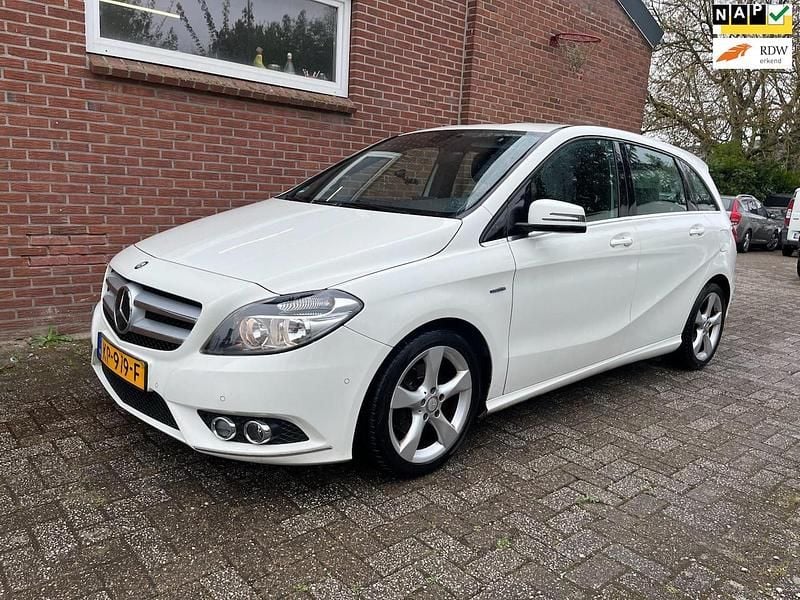 Wit Occasion 2011 Mercedes B180 Ambition MPV | € 8.750 - Afbeelding 1/4