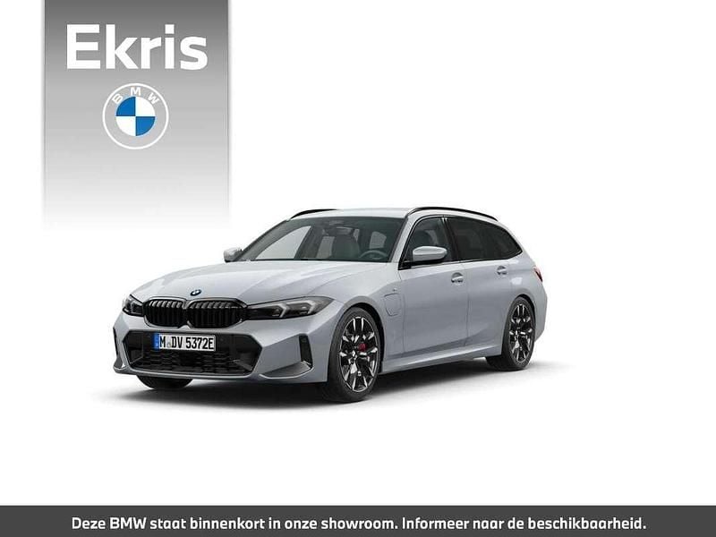 Grijs Nieuw 2025 BMW 330e Comfort Edition Stationwagen | € 76.099 (Iets duurder) - Afbeelding 1/4