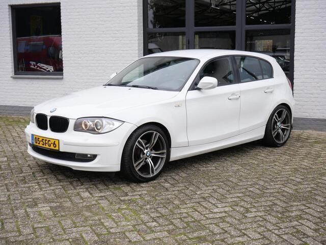 Wit Gebruikt 2011 BMW 116 Hatchback | € 5.950 (Eerlijke prijs) - Afbeelding 1/4