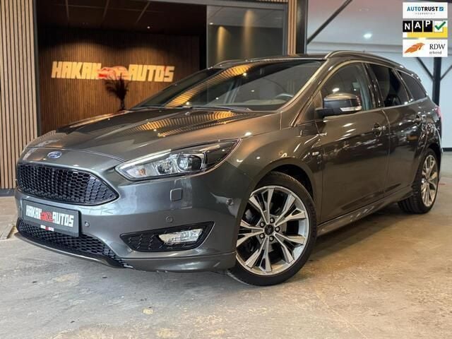 Grijs Gebruikt 2018 Ford Focus ST-Line Stationwagen | € 12.950 (Eerlijke prijs) - Afbeelding 1/4