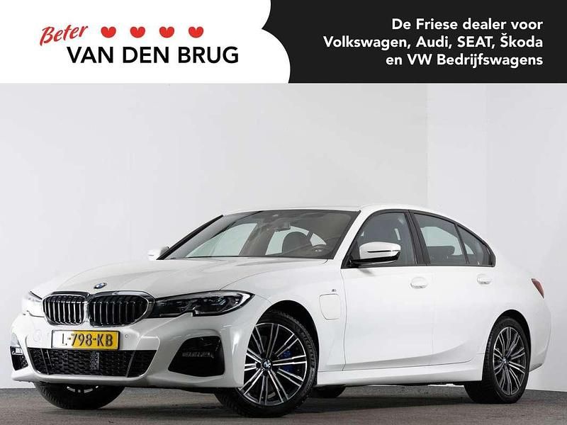 Wit Gebruikt 2021 BMW 330e M Sport Sedan | € 27.490 (Super prijs) - Afbeelding 1/4