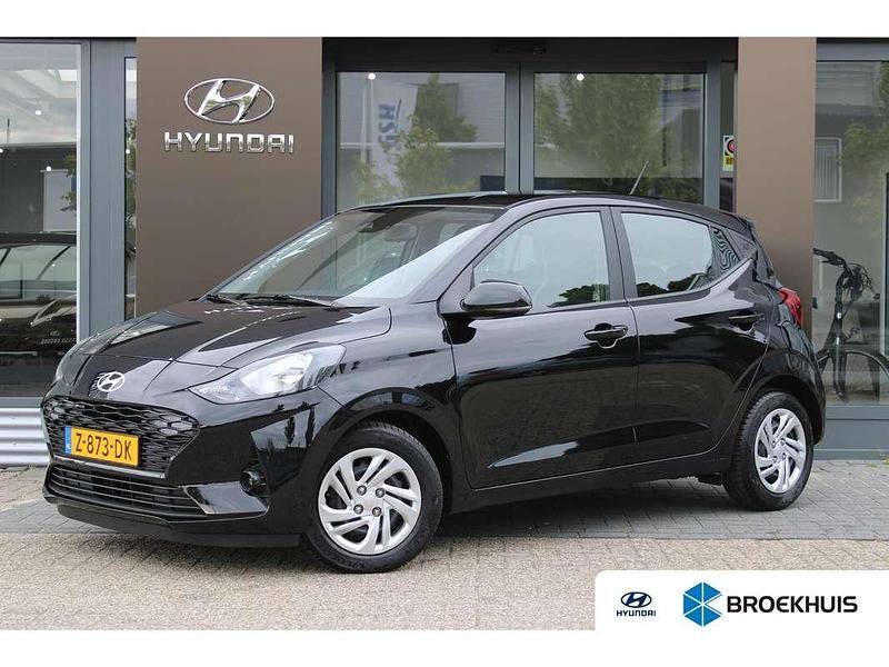 Zwart Gebruikt 2024 Hyundai i10 Comfort Hatchback | € 18.900 (Eerlijke prijs) - Afbeelding 1/4