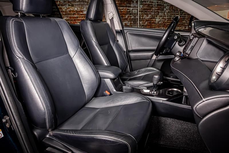 Occasion Toyota RAV4 Hybrid Executive 2017 Zwart (metallic) SUV