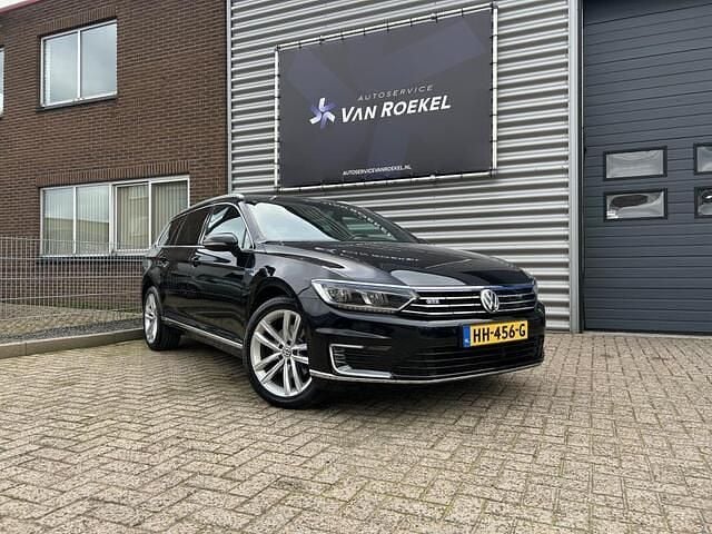 Zwart Gebruikt 2015 VW Passat Highline Stationwagen | € 11.249 (Goede deal) - Afbeelding 1/4