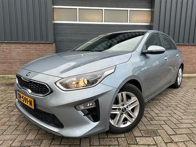 Grijs (metallic) Occasion 2018 Kia Ceed Hatchback | € 12.499 (Goede deal) - Afbeelding 1/4