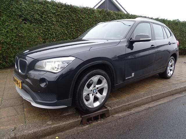 Zwart Occasion 2015 BMW X1 Executive SUV | € 11.950 (Eerlijke prijs) - Afbeelding 1/4