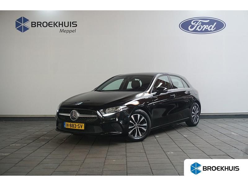 Zwart, metallic lak Gebruikt 2020 Mercedes A180 Business Hatchback | € 24.750 (Super prijs) - Afbeelding 1/4