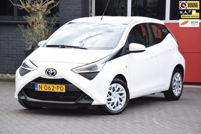 Wit Gebruikt 2022 Toyota Aygo X-play Hatchback | € 11.950 (Goede deal) - Afbeelding 1/4