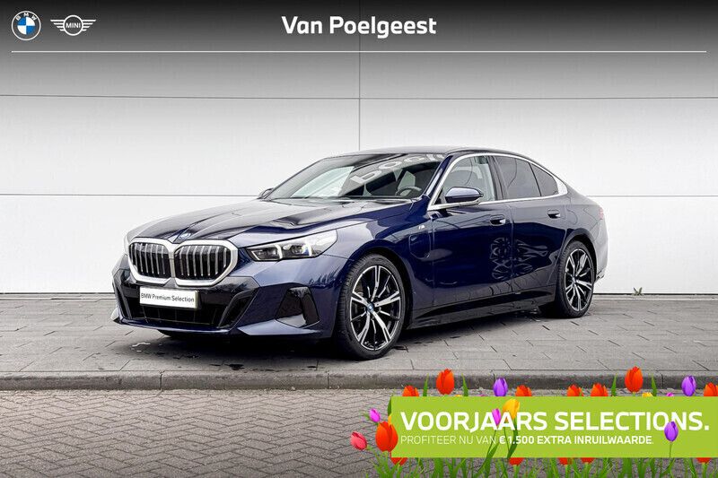 Bmw individual tansanit metallic (blauw metallic) Gebruikt 2024 BMW 530e M Sport Sedan | € 67.900 - Afbeelding 1/4