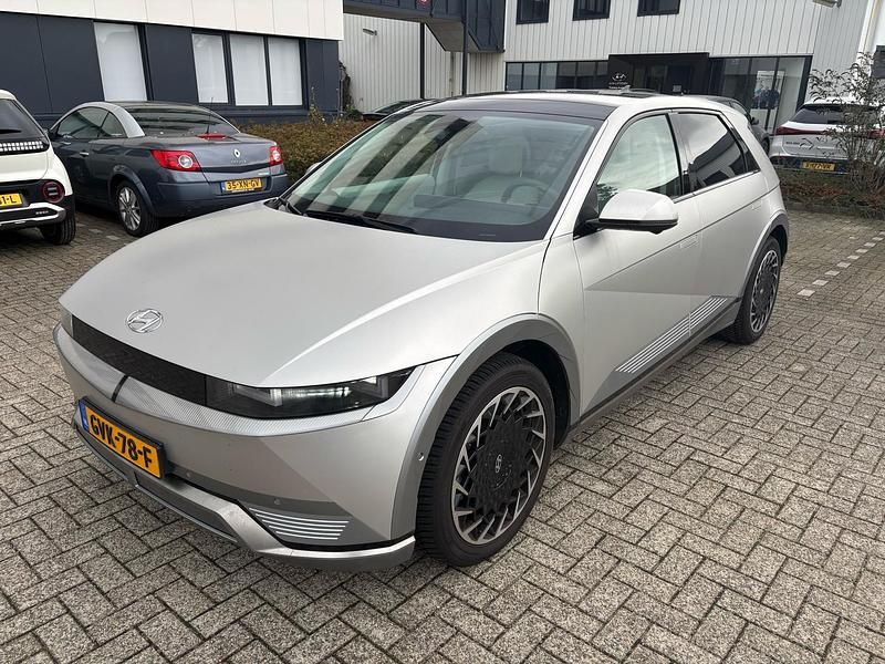 Grijs Gebruikt 2024 Hyundai Ioniq 6 GO! Sedan | € 46.900 - Afbeelding 1/4