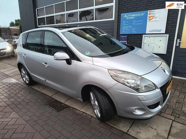 Grijs Gebruikt 2010 Renault Scénic III Privilege MPV | € 6.500 (Eerlijke prijs) - Afbeelding 1/4