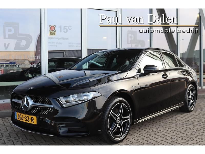 Zwart Gebruikt 2020 Mercedes A250 AMG Sedan | € 27.900 (Goede deal) - Afbeelding 1/4
