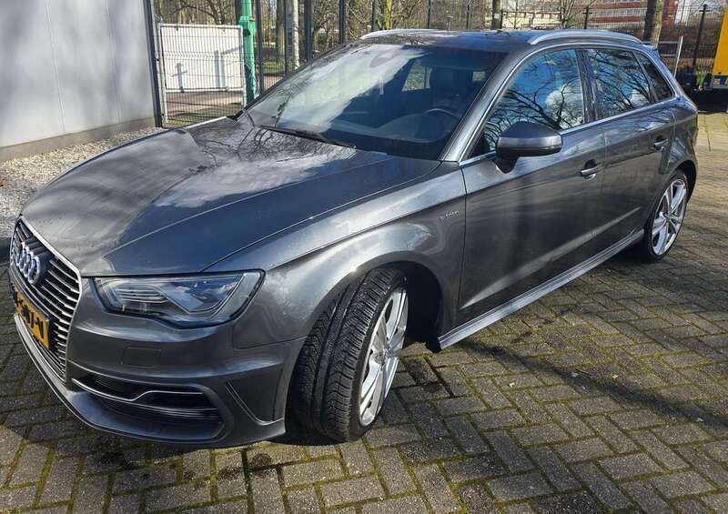Grijs Gebruikt 2015 Audi A3 Hatchback | € 9.200 (Super prijs) - Afbeelding 1/4