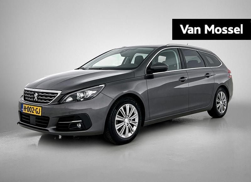 Grijs Gebruikt 2020 Peugeot 308 Allure Stationwagen | € 12.240 (Eerlijke prijs) - Afbeelding 1/4