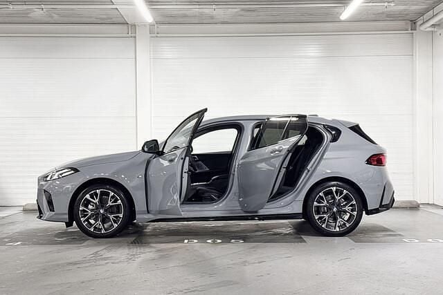 Occasion BMW 120 M Sport 170 PK (125 kW) 2026 Brooklyngrau (licht grijs) Hatchback