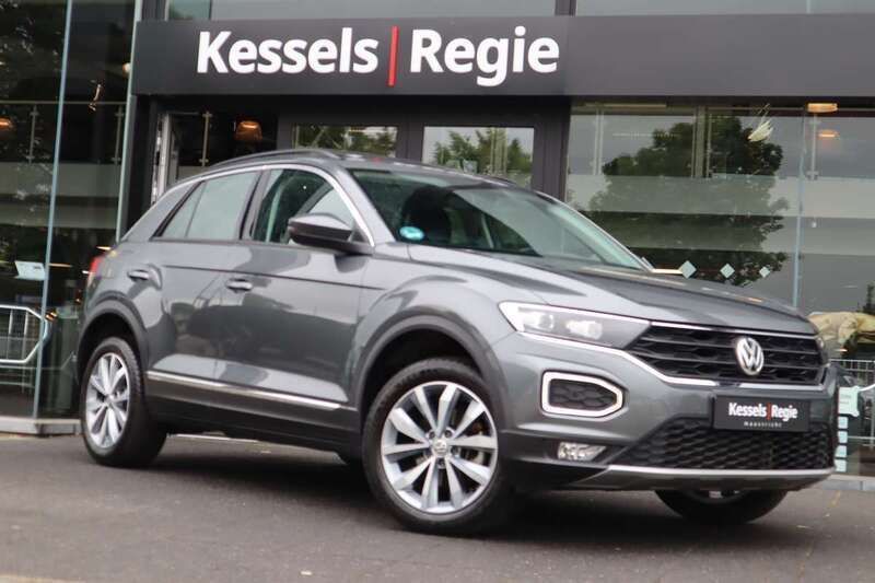 Grijs Gebruikt 2019 VW T-Roc Style SUV | € 25.950 (Eerlijke prijs) - Afbeelding 1/4