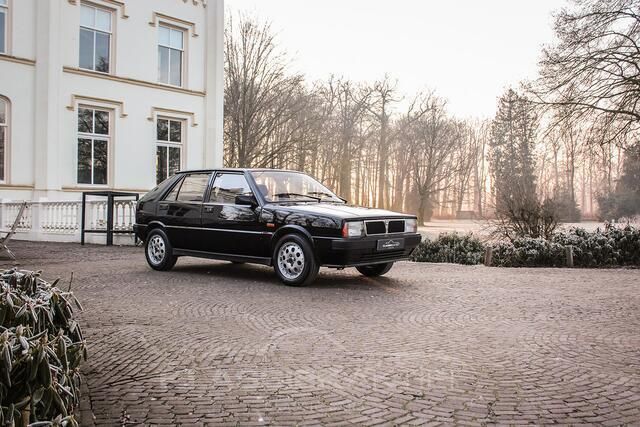 Zwart Gebruikt 1989 Lancia Delta | € 16.950 - Afbeelding 1/4