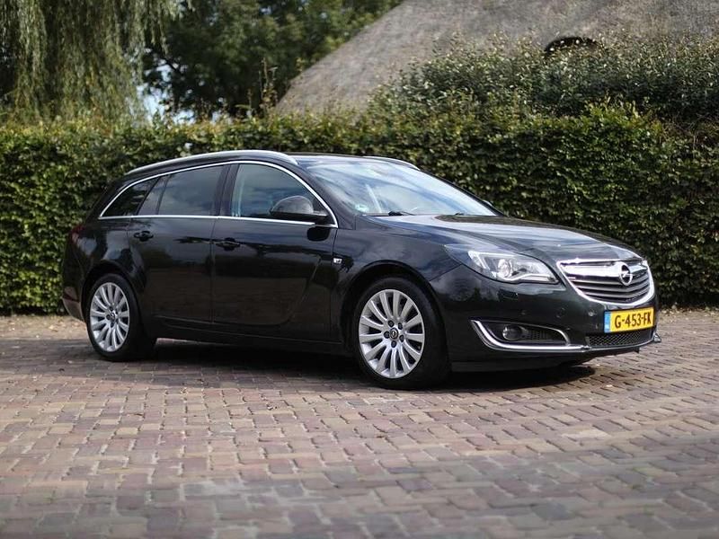 Zwart Gebruikt 2015 Opel Insignia Cosmo Stationwagen | € 3.750 (Iets duurder) - Afbeelding 1/4