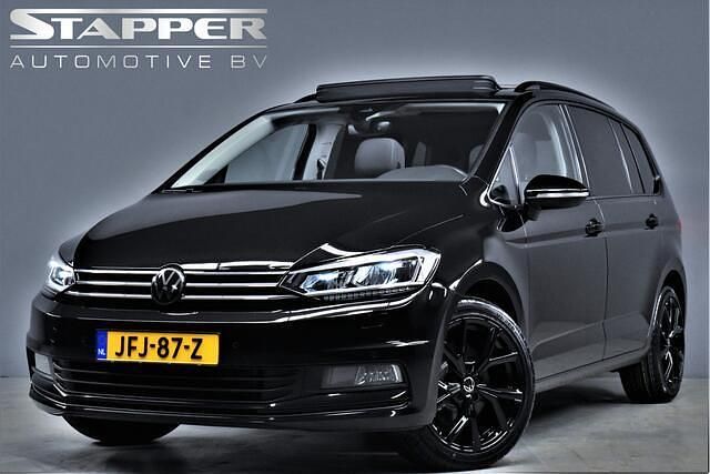 Zwart Gebruikt 2023 VW Touran Comfortline MPV | € 36.995 (Eerlijke prijs) - Afbeelding 1/4