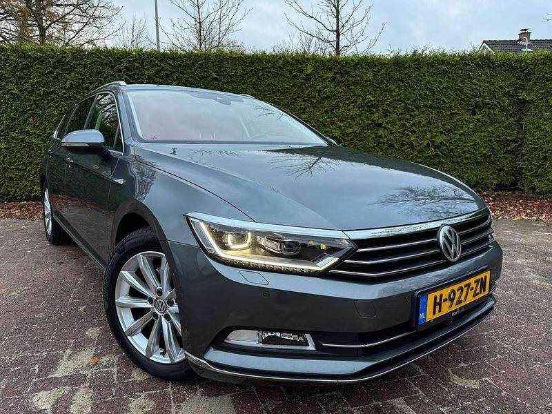 Grijs Gebruikt 2015 VW Passat Edition Stationwagen | € 12.650 (Goede deal) - Afbeelding 1/4