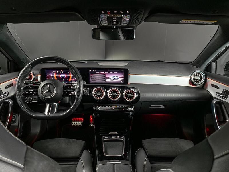 Occasion Mercedes A250 Business 218 PK (160 kW) 2025 Grijs Hatchback