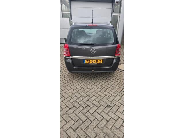 Grijs Gebruikt 2008 Opel Zafira MPV | € 1.950 (Eerlijke prijs) - Afbeelding 1/4