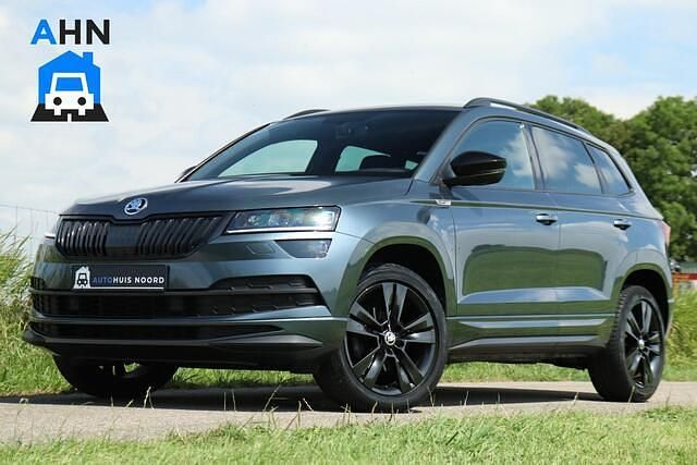 Grijs Gebruikt 2019 Skoda Karoq SportLine SUV | € 26.495 (Eerlijke prijs) - Afbeelding 1/4