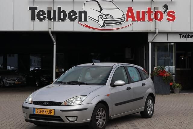 Grijs Gebruikt 2004 Ford Focus Futura Hatchback | € 895 (Goede deal) - Afbeelding 1/4