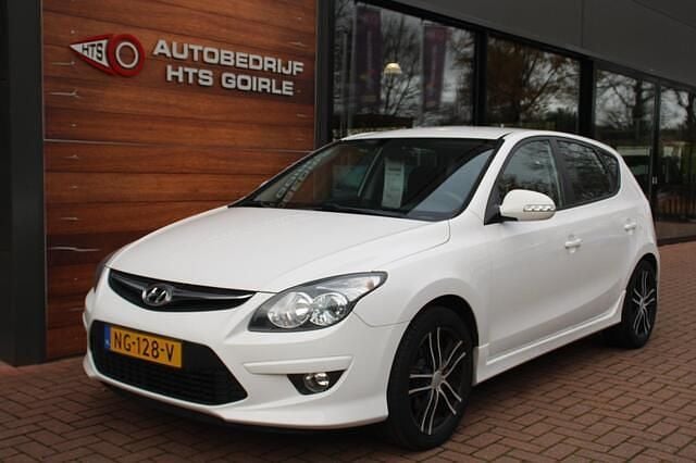 Wit Gebruikt 2011 Hyundai i30 Hatchback | € 3.695 (Eerlijke prijs) - Afbeelding 1/4