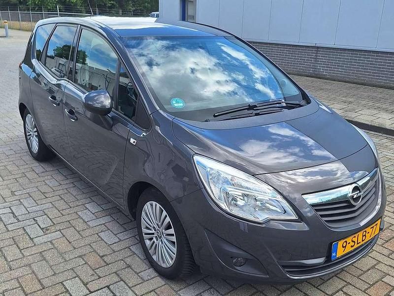 Grijs Gebruikt 2013 Opel Meriva Cosmo MPV | € 4.750 - Afbeelding 1/4