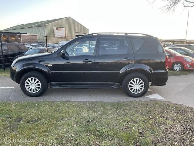 Occasion Ssangyong (KGM) Rexton 150 PK (110 kW) 2005 Zwart, metallic lak SUV