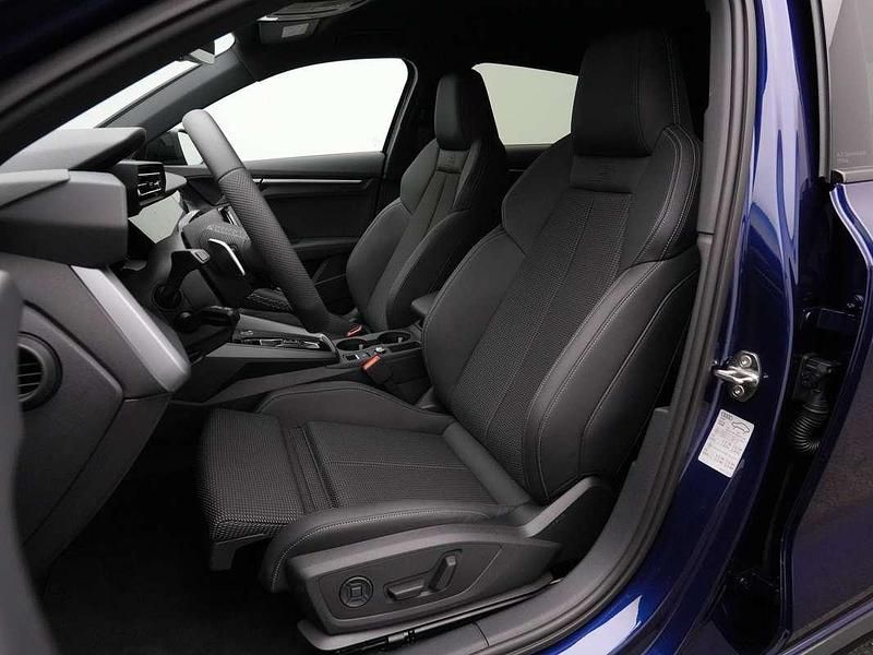 Nieuw Audi A3 Sportback e-tron S-Line 272 PK (200 kW) 2025 Blauw Hatchback