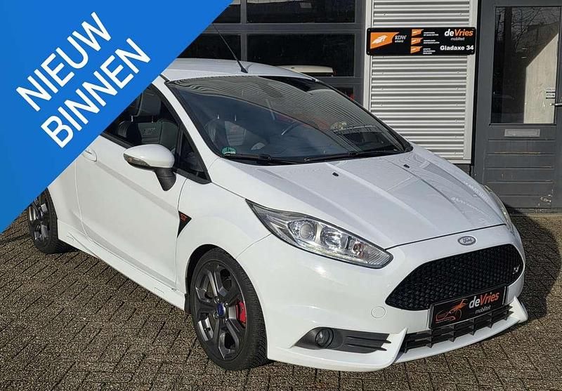 Wit Gebruikt 2015 Ford Fiesta ST Hatchback | € 9.950 (Eerlijke prijs) - Afbeelding 1/4
