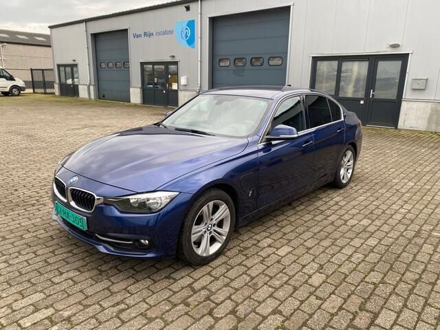 Blauw Gebruikt 2017 BMW 330 Sedan | € 21.950 (Eerlijke prijs) - Afbeelding 1/4