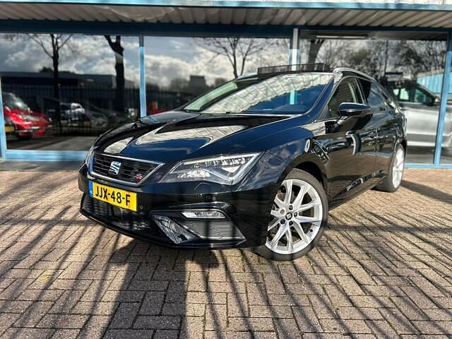 Zwart (metallic) Gebruikt 2017 Seat Leon ST FR Stationwagen | € 14.995 (Eerlijke prijs) - Afbeelding 1/4