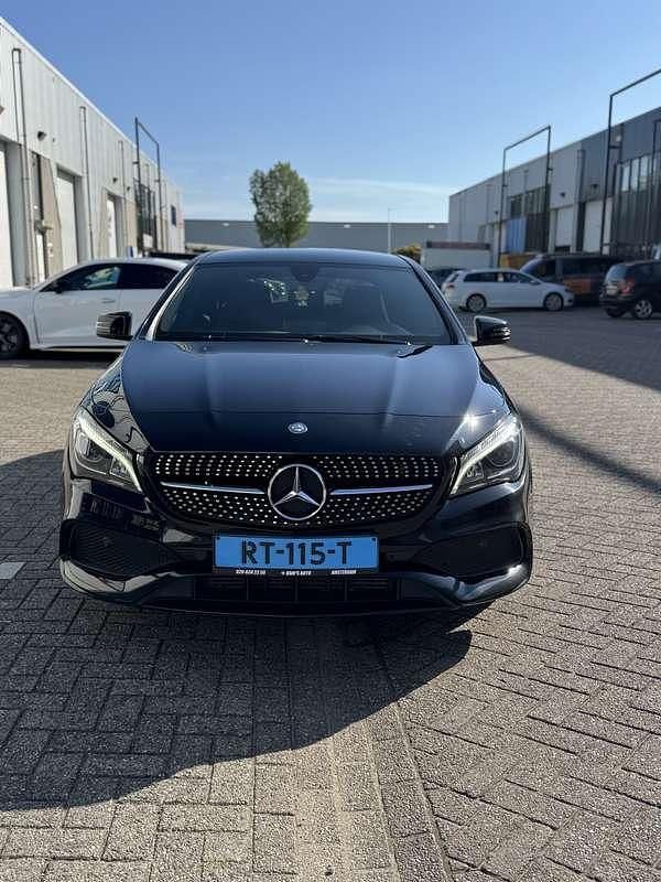 Zwart Gebruikt 2017 Mercedes CLA220 AMG line Sedan | € 11.995 (Eerlijke prijs) - Afbeelding 1/4