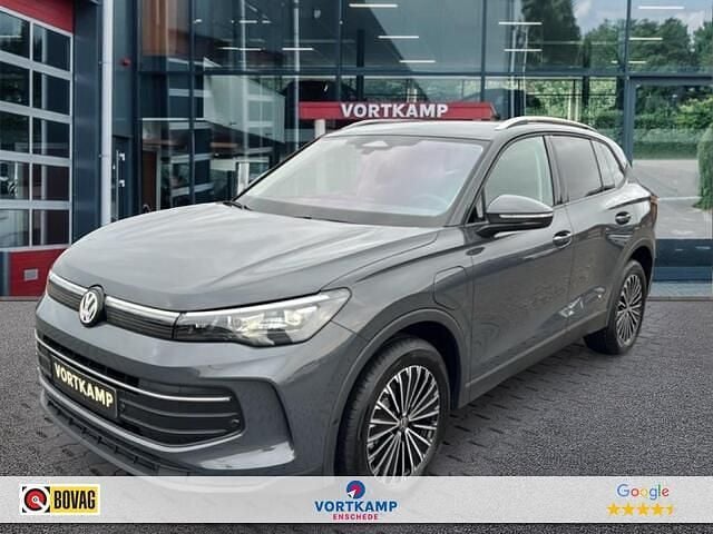 Grijs Nieuw 2025 VW Tiguan Life SUV | € 49.900 (Super prijs) - Afbeelding 1/4