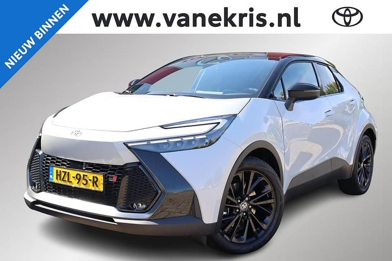 Grijs Nieuw 2025 Toyota C-HR Sport SUV | € 43.895 (Goede deal) - Afbeelding 1/4