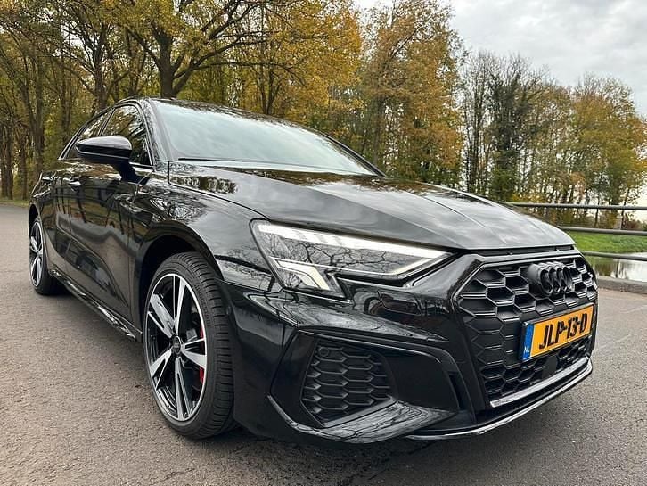 Gebruikt 2022 Audi A3 S-Line | € 32.950 - Afbeelding 1/4