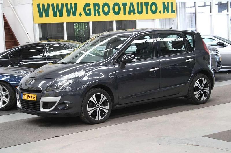 Grijs Gebruikt 2011 Renault Scénic III Bose Edition MPV | € 4.444 (Super prijs) - Afbeelding 1/4